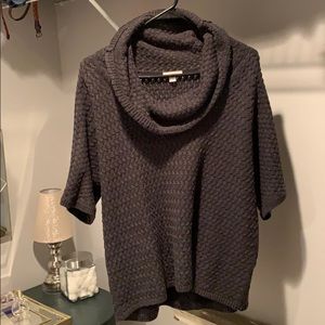 Short sleeved sweater